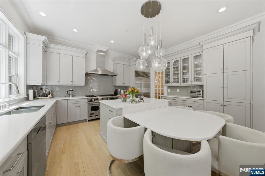 Tenafly, New Jersey, 07670, United States, 4 Bedrooms Bedrooms, ,5 BathroomsBathrooms,Residential,Active,2045606