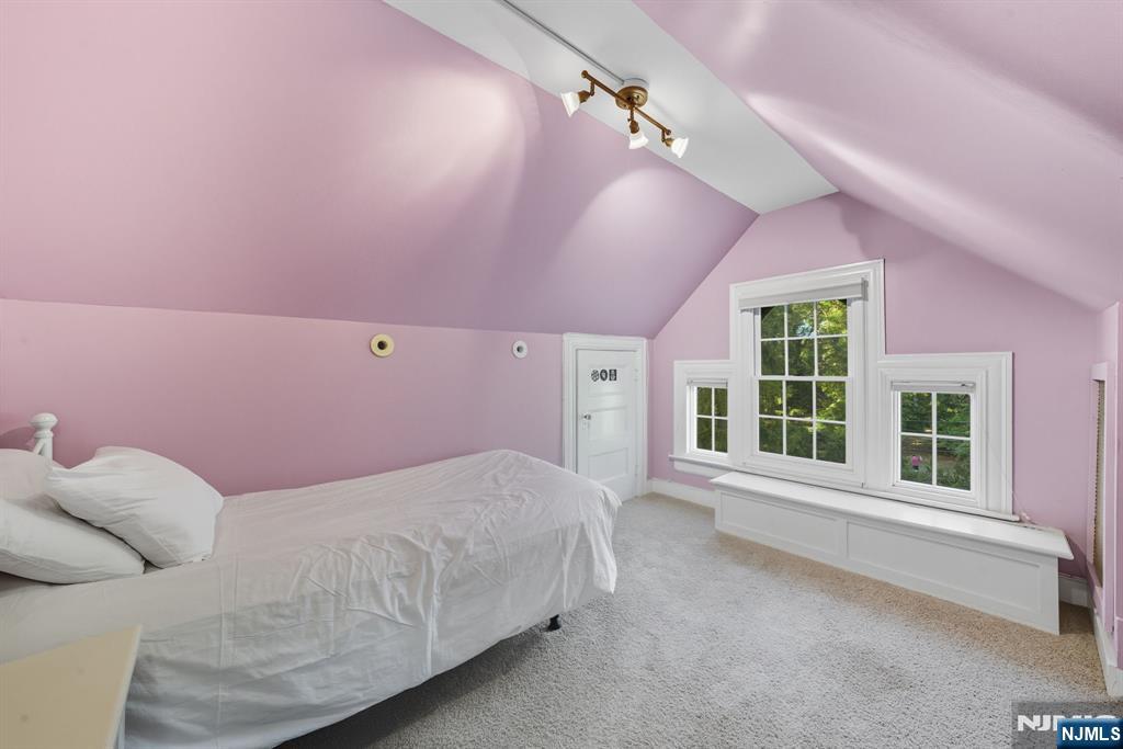 Tenafly, New Jersey, 07670, United States, 6 Bedrooms Bedrooms, ,4 BathroomsBathrooms,Residential,Active,1945075