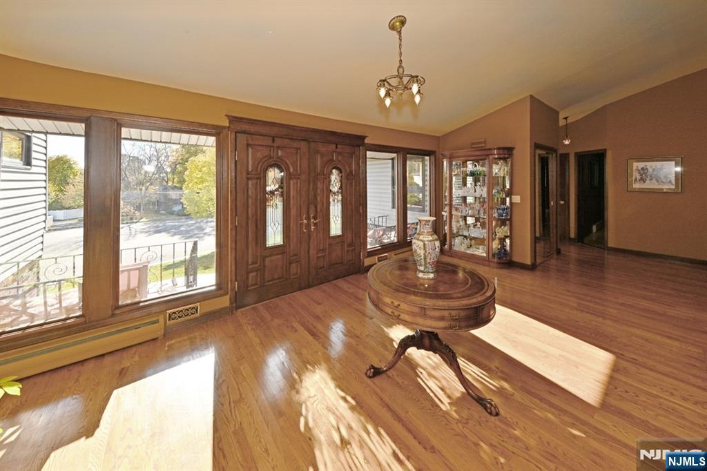 Paramus, New Jersey, 07652, United States, 4 Bedrooms Bedrooms, ,6 BathroomsBathrooms,Residential,Active,1990037