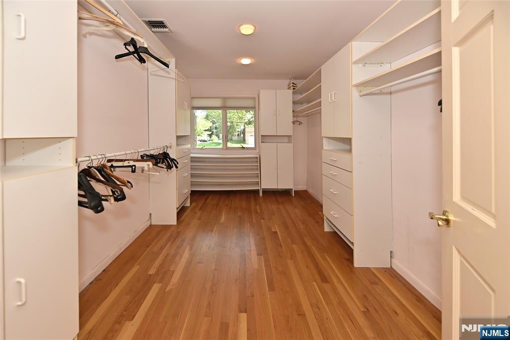 Englewood Cliffs, New Jersey, 07632, United States, 5 Bedrooms Bedrooms, ,4 BathroomsBathrooms,Residential,Active,1929465