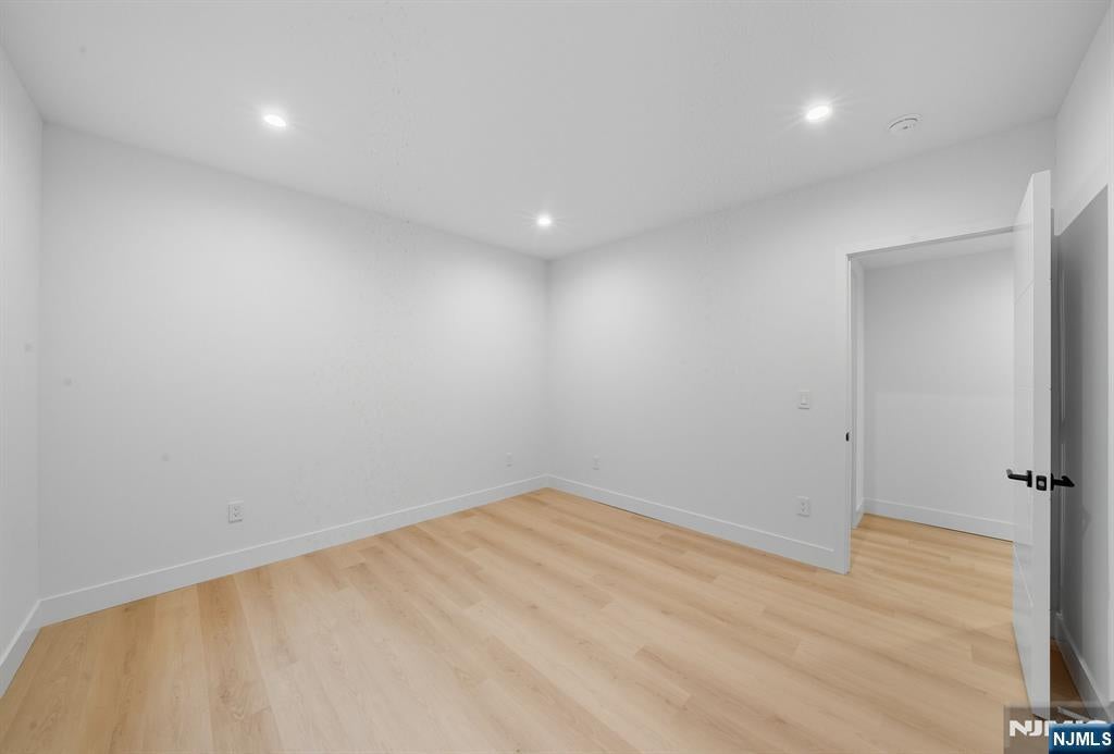 Tenafly, New Jersey, 07670, United States, 6 Bedrooms Bedrooms, ,6 BathroomsBathrooms,Residential,Active,1942348