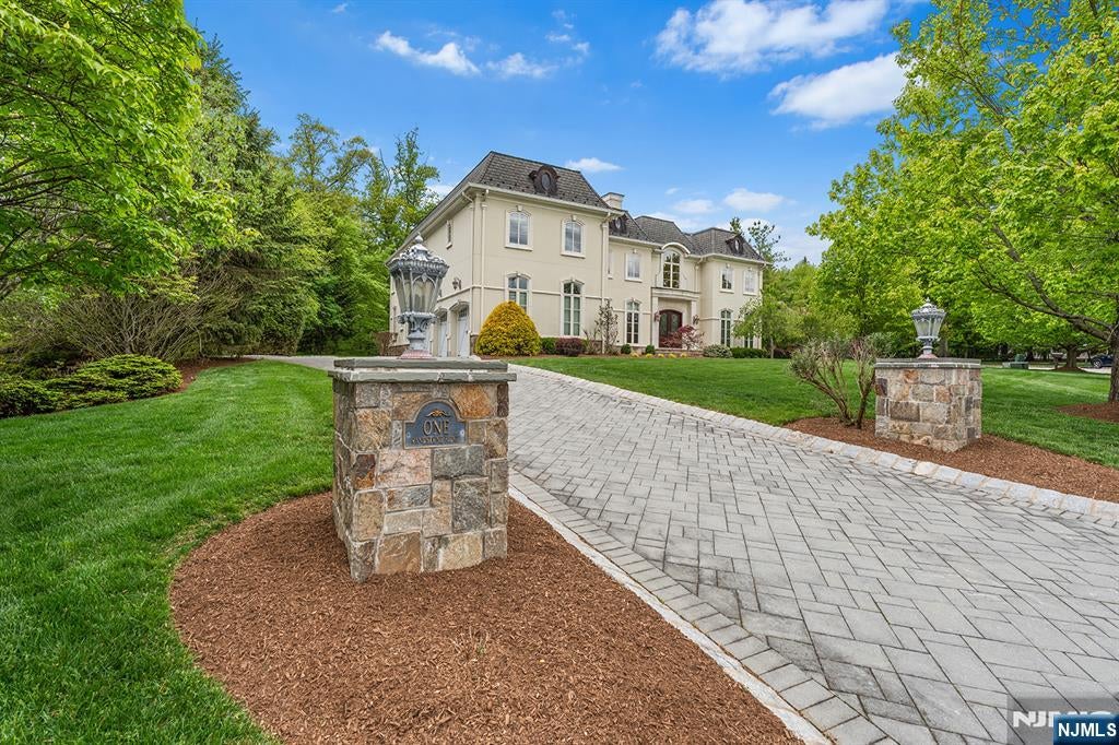 Upper Saddle River, New Jersey, 07458, United States, 6 Bedrooms Bedrooms, ,7 BathroomsBathrooms,Residential,Active,2045761
