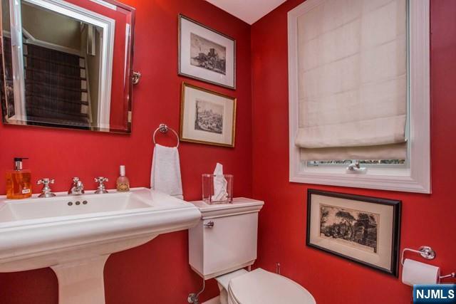 Tenafly, New Jersey, 07670, United States, 4 Bedrooms Bedrooms, ,4 BathroomsBathrooms,Residential,Active,2010150