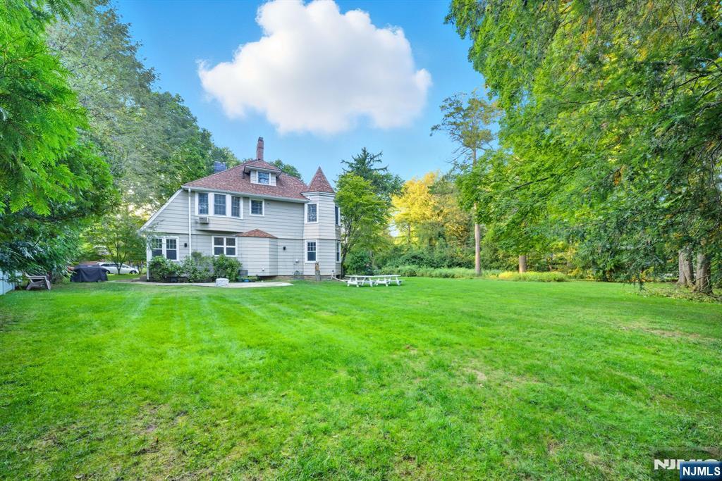 Tenafly, New Jersey, 07670, United States, 6 Bedrooms Bedrooms, ,4 BathroomsBathrooms,Residential,Active,1945075