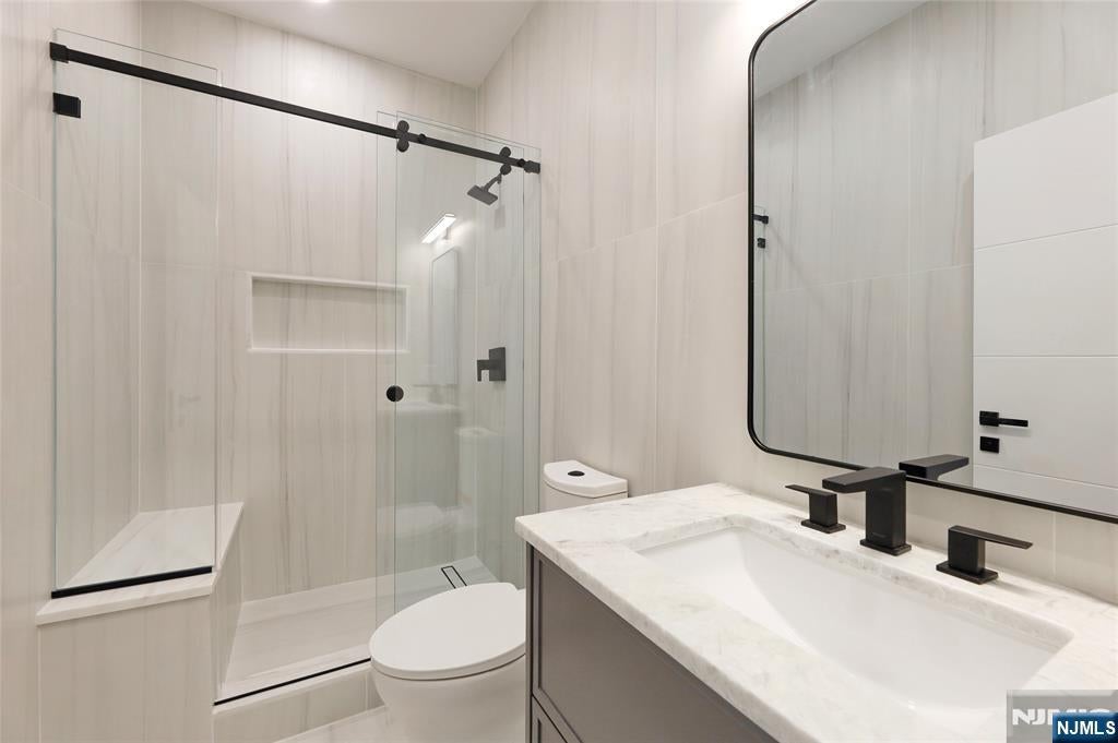 Tenafly, New Jersey, 07670, United States, 6 Bedrooms Bedrooms, ,7 BathroomsBathrooms,Residential,Active,1952304