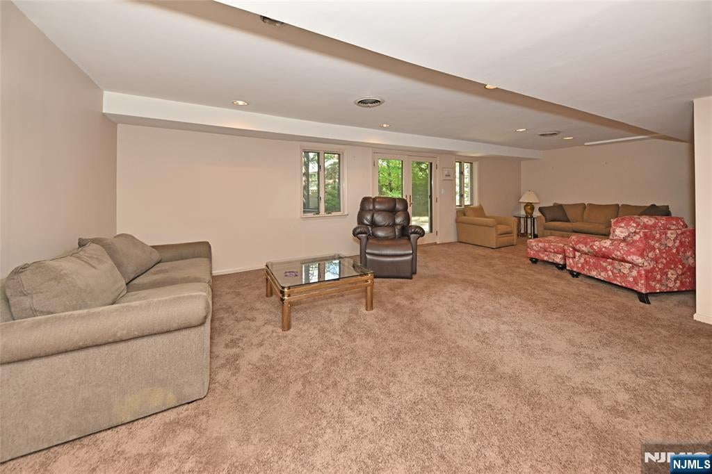 Englewood Cliffs, New Jersey, 07632, United States, 5 Bedrooms Bedrooms, ,4 BathroomsBathrooms,Residential,Active,1929465