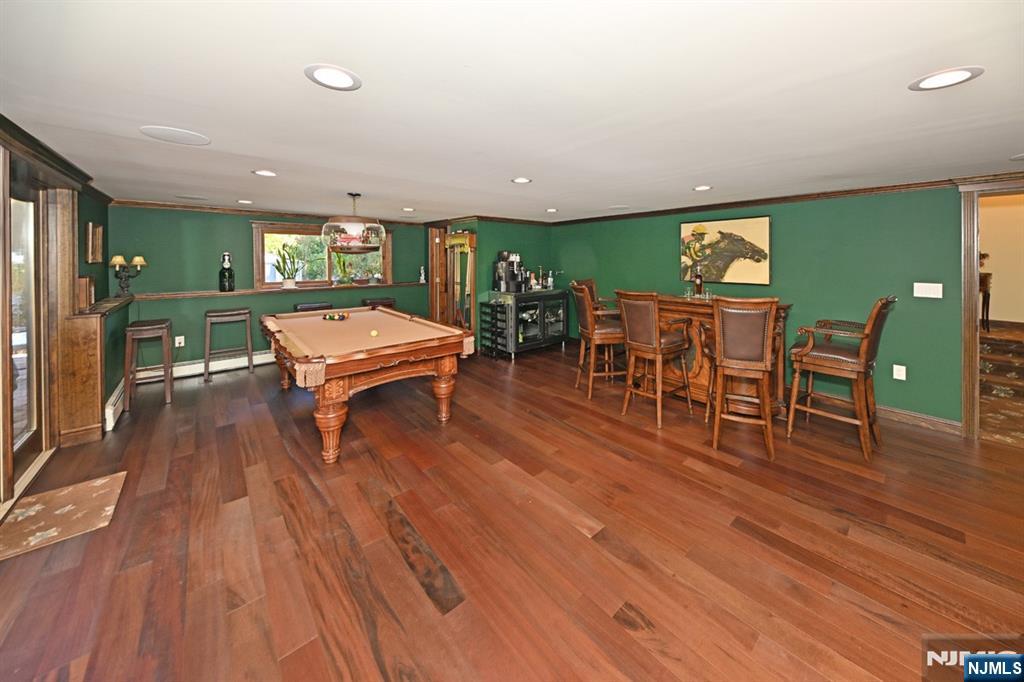 Paramus, New Jersey, 07652, United States, 4 Bedrooms Bedrooms, ,6 BathroomsBathrooms,Residential,Active,1990037