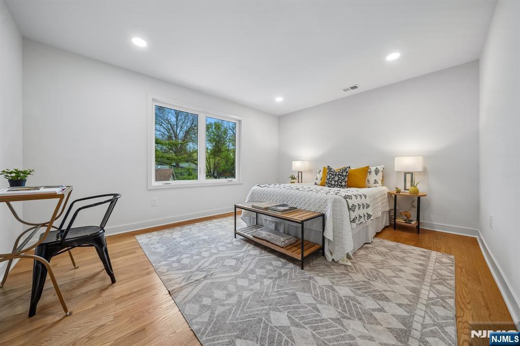 Millburn, New Jersey, 07078, United States, 5 Bedrooms Bedrooms, ,4 BathroomsBathrooms,Residential,Active,2044164