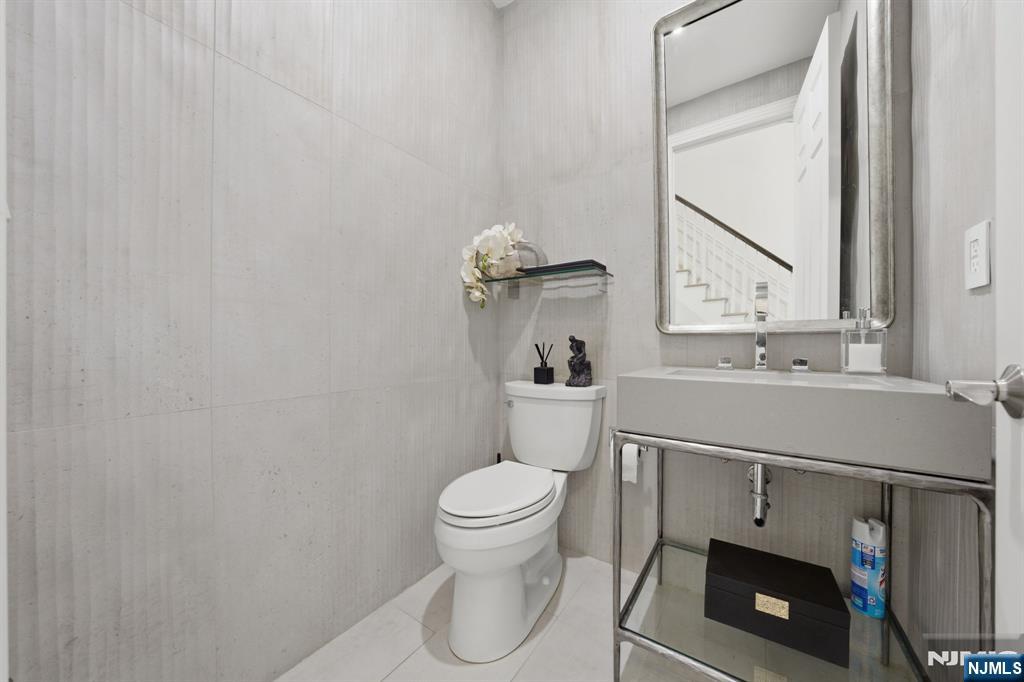 Tenafly, New Jersey, 07670, United States, 4 Bedrooms Bedrooms, ,5 BathroomsBathrooms,Residential,Active,2045606