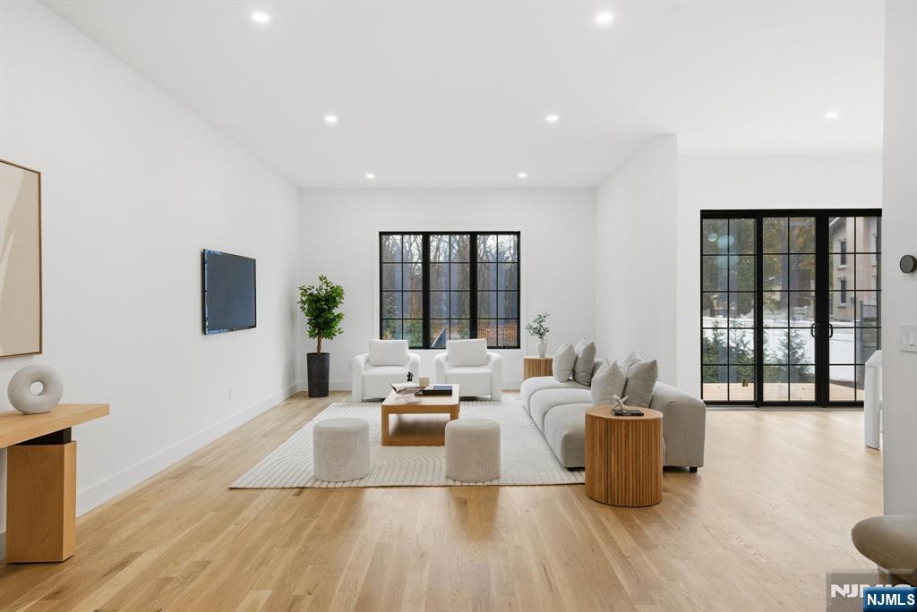 Demarest, New Jersey, 07627, United States, 4 Bedrooms Bedrooms, ,5 BathroomsBathrooms,Residential,Active,1997574