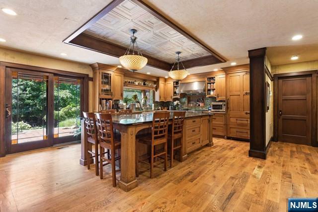 Mahwah, New Jersey, 07430, United States, 4 Bedrooms Bedrooms, ,4 BathroomsBathrooms,Residential,Pending,1993641