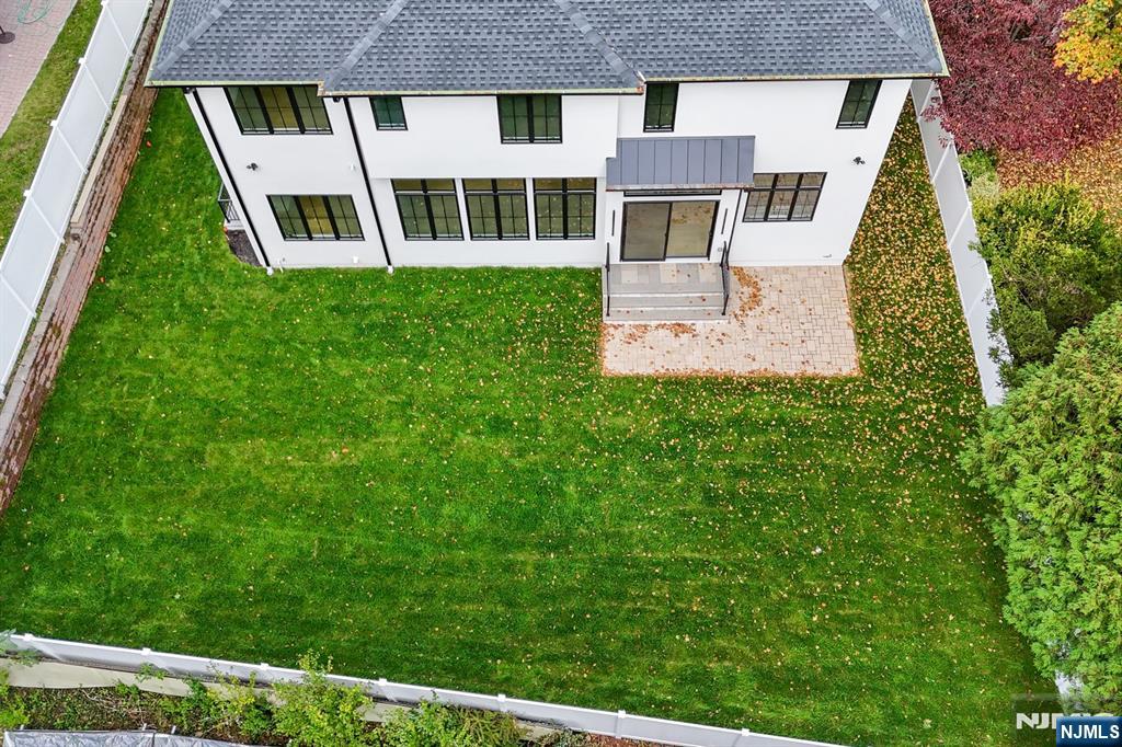 Paramus, New Jersey, 07652, United States, 6 Bedrooms Bedrooms, ,7 BathroomsBathrooms,Residential,Active,1968119