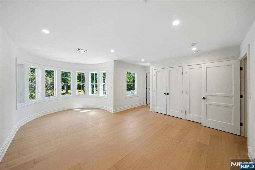 Tenafly, New Jersey, 07670, United States, 6 Bedrooms Bedrooms, ,7 BathroomsBathrooms,Residential,Active,1927680