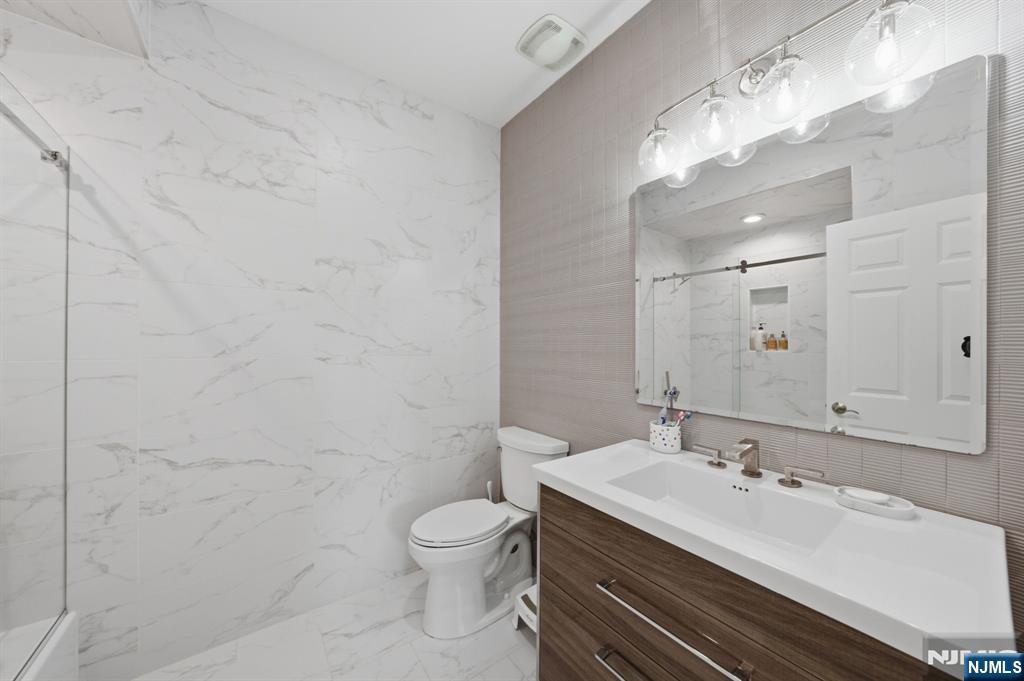 Tenafly, New Jersey, 07670, United States, 4 Bedrooms Bedrooms, ,5 BathroomsBathrooms,Residential,Active,2045606