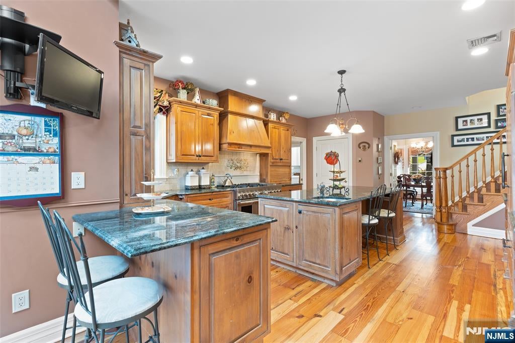 Oakland, New Jersey, 07436, United States, 5 Bedrooms Bedrooms, ,7 BathroomsBathrooms,Residential,Active,2007996