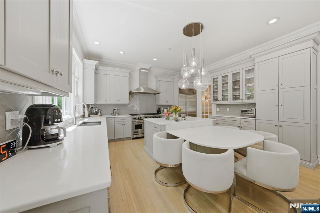 Tenafly, New Jersey, 07670, United States, 4 Bedrooms Bedrooms, ,5 BathroomsBathrooms,Residential,Active,2045606