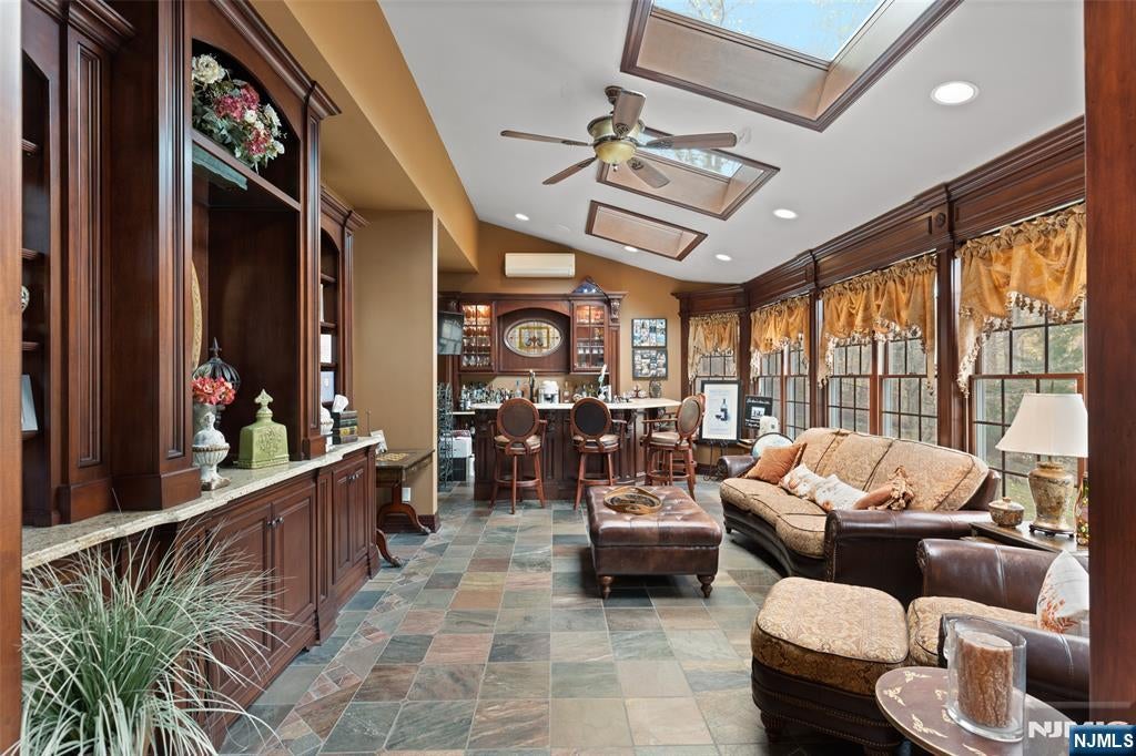 Oakland, New Jersey, 07436, United States, 5 Bedrooms Bedrooms, ,7 BathroomsBathrooms,Residential,Active,2007996