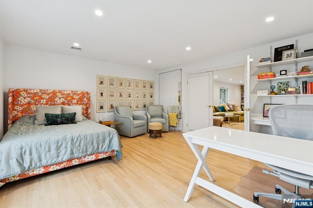 Cresskill, New Jersey, 07626, United States, 8 Bedrooms Bedrooms, ,5 BathroomsBathrooms,Residential,Active,1831840