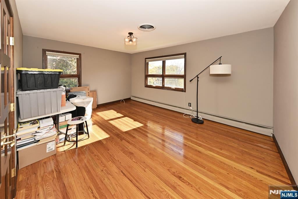 Paramus, New Jersey, 07652, United States, 4 Bedrooms Bedrooms, ,6 BathroomsBathrooms,Residential,Active,1990037