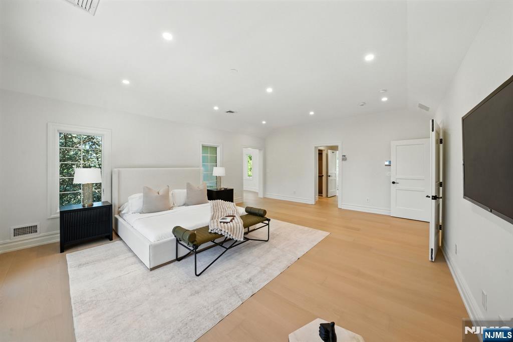 Tenafly, New Jersey, 07670, United States, 6 Bedrooms Bedrooms, ,7 BathroomsBathrooms,Residential,Active,1927680
