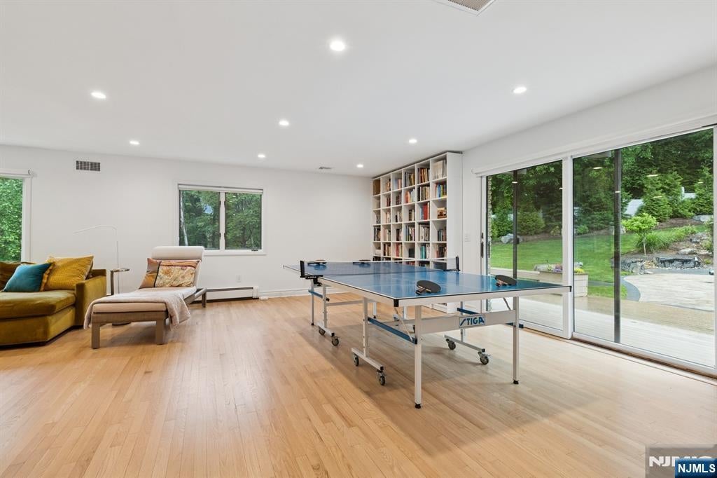 Cresskill, New Jersey, 07626, United States, 8 Bedrooms Bedrooms, ,5 BathroomsBathrooms,Residential,Active,1831840