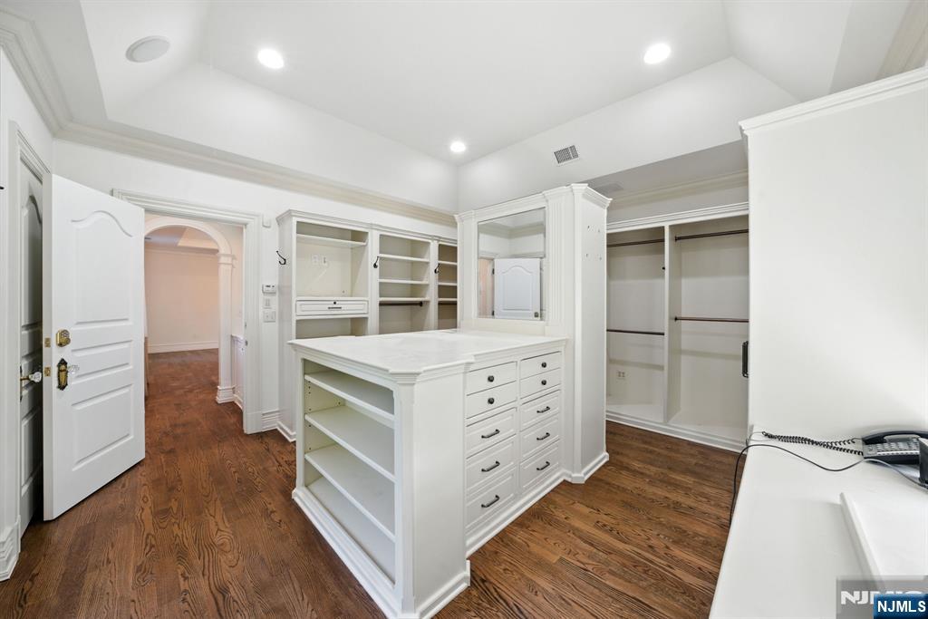 Tenafly, New Jersey, 07670, United States, 7 Bedrooms Bedrooms, ,9 BathroomsBathrooms,Residential,Active,1919077