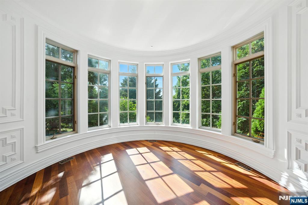 Tenafly, New Jersey, 07670, United States, 7 Bedrooms Bedrooms, ,9 BathroomsBathrooms,Residential,Active,1919077