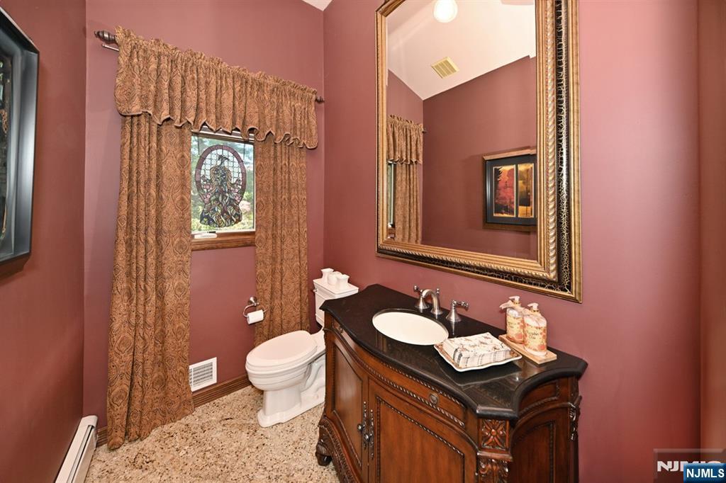 Paramus, New Jersey, 07652, United States, 4 Bedrooms Bedrooms, ,6 BathroomsBathrooms,Residential,Active,1990037