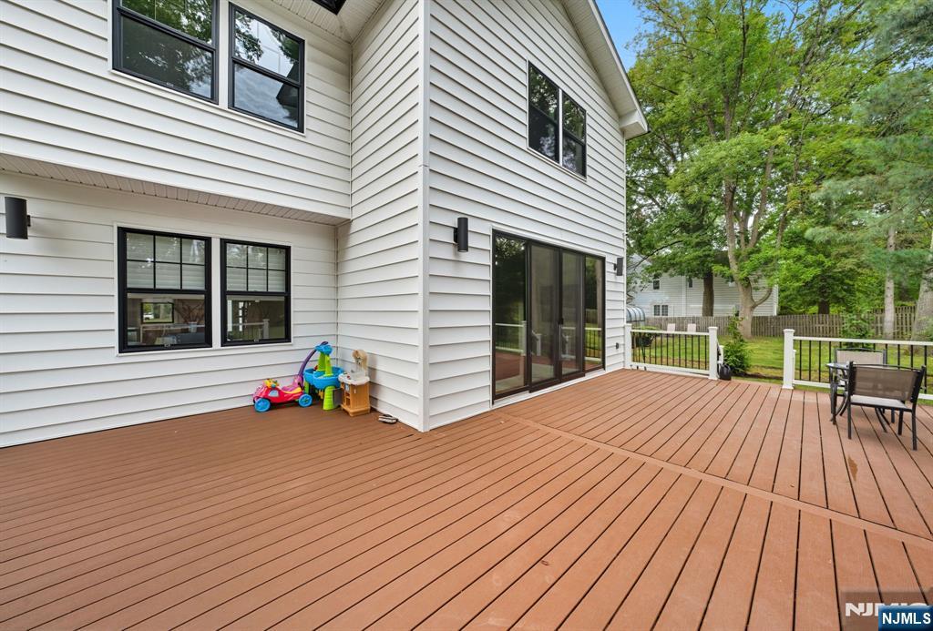 Tenafly, New Jersey, 07670, United States, 5 Bedrooms Bedrooms, ,4 BathroomsBathrooms,Residential,Active,1943831