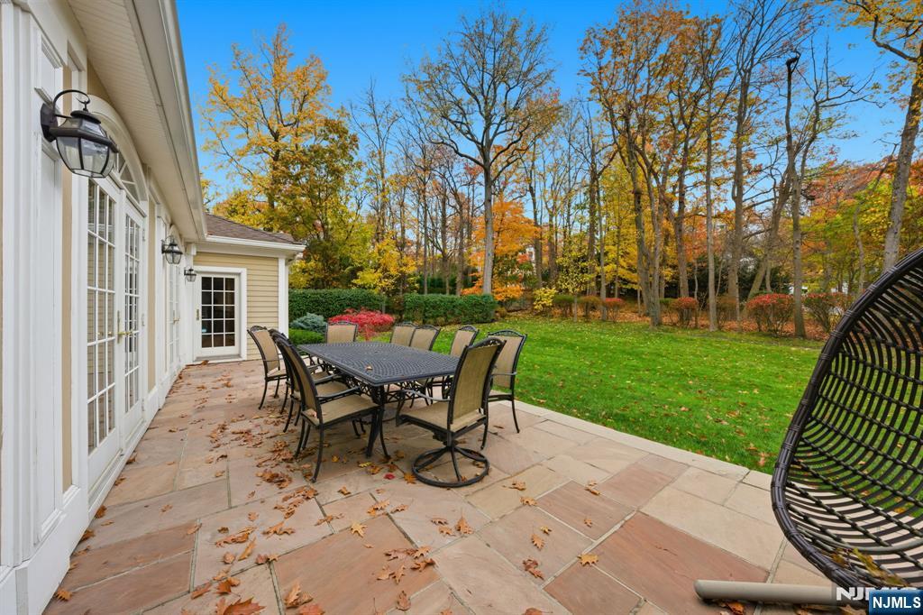 Tenafly, New Jersey, 07670, United States, 6 Bedrooms Bedrooms, ,4 BathroomsBathrooms,Residential,Pending,2007021