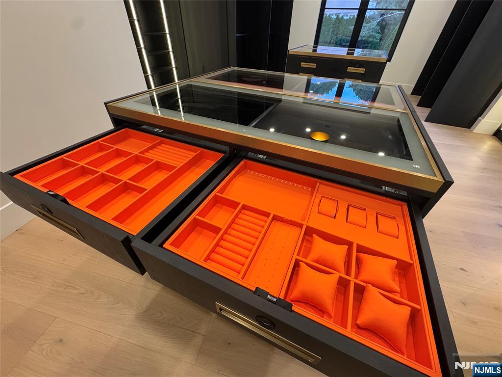 Englewood Cliffs, New Jersey, 07632, United States, 7 Bedrooms Bedrooms, ,8 BathroomsBathrooms,Residential,Active,1952040