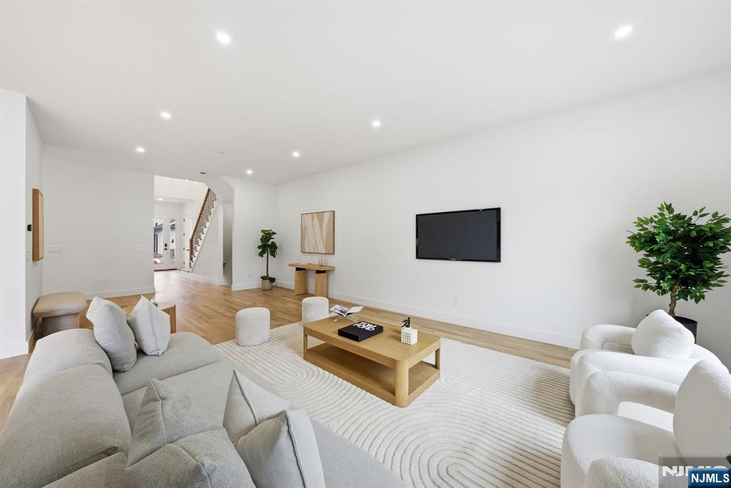 Demarest, New Jersey, 07627, United States, 4 Bedrooms Bedrooms, ,5 BathroomsBathrooms,Residential,Active,2008297