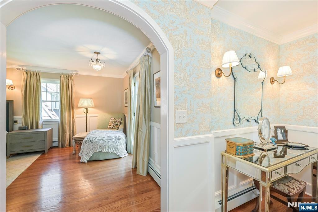Glen Rock, New Jersey, 07452, United States, 5 Bedrooms Bedrooms, ,6 BathroomsBathrooms,Residential,Active,2042645