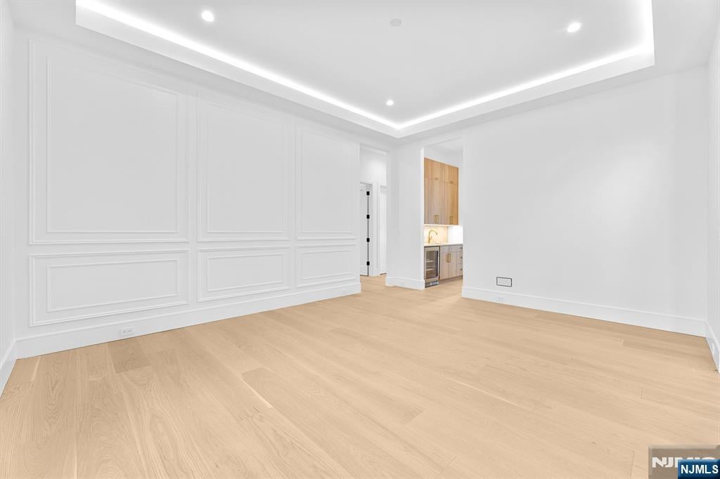 Paramus, New Jersey, 07652, United States, 6 Bedrooms Bedrooms, ,7 BathroomsBathrooms,Residential,Active,1968119