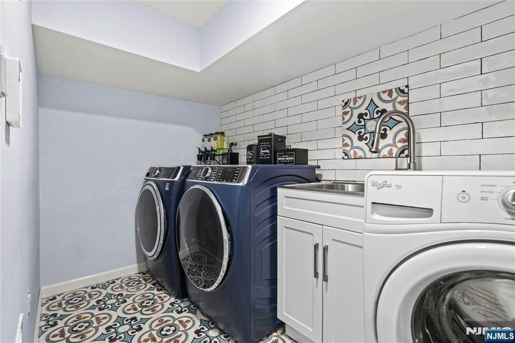Roseland, New Jersey, 07068, United States, 4 Bedrooms Bedrooms, ,4 BathroomsBathrooms,Residential,Active,2045539