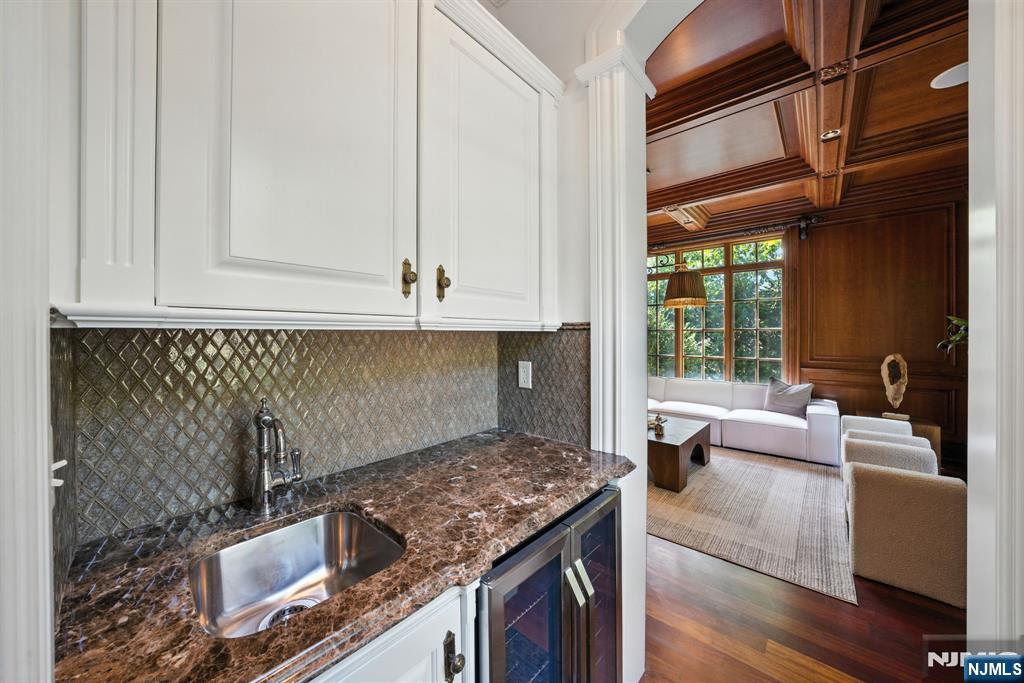 Tenafly, New Jersey, 07670, United States, 7 Bedrooms Bedrooms, ,9 BathroomsBathrooms,Residential,Active,1919077