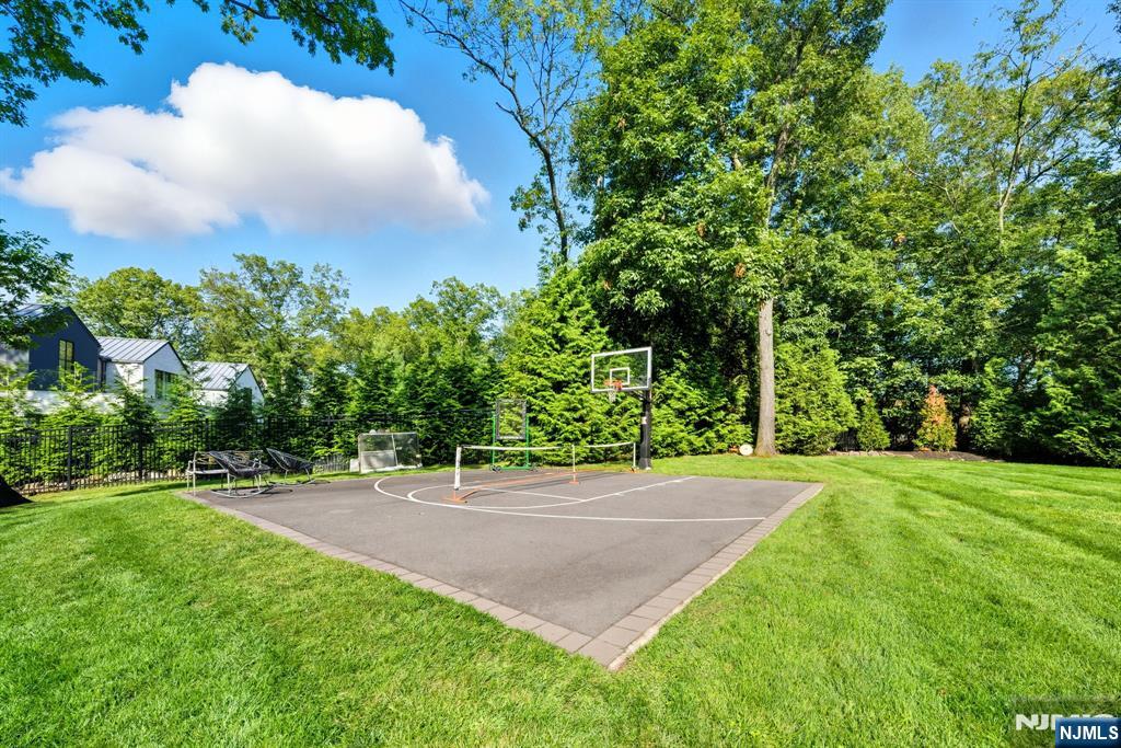 Tenafly, New Jersey, 07670, United States, 5 Bedrooms Bedrooms, ,7 BathroomsBathrooms,Residential,Active,1963399