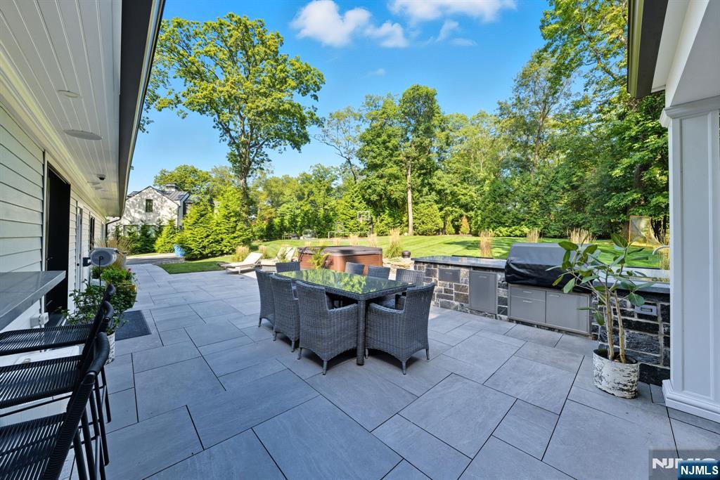 Tenafly, New Jersey, 07670, United States, 5 Bedrooms Bedrooms, ,7 BathroomsBathrooms,Residential,Active,1963399