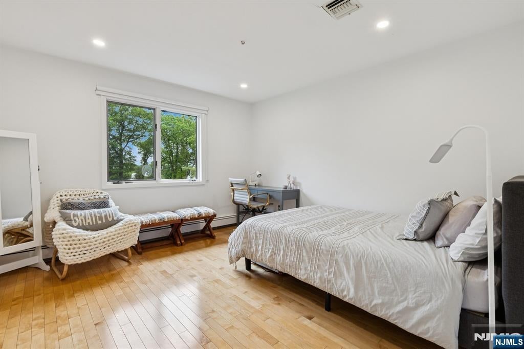 Cresskill, New Jersey, 07626, United States, 8 Bedrooms Bedrooms, ,5 BathroomsBathrooms,Residential,Active,1831840