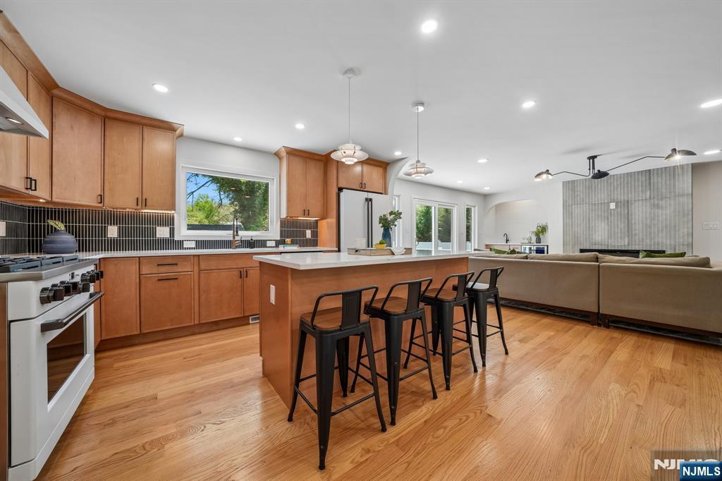 Millburn, New Jersey, 07078, United States, 5 Bedrooms Bedrooms, ,4 BathroomsBathrooms,Residential,Active,2044164