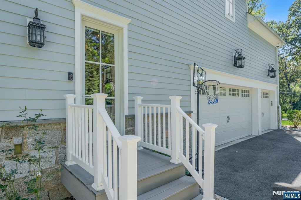 Upper Saddle River, New Jersey, 07458, United States, 5 Bedrooms Bedrooms, ,7 BathroomsBathrooms,Residential,Active,1945224