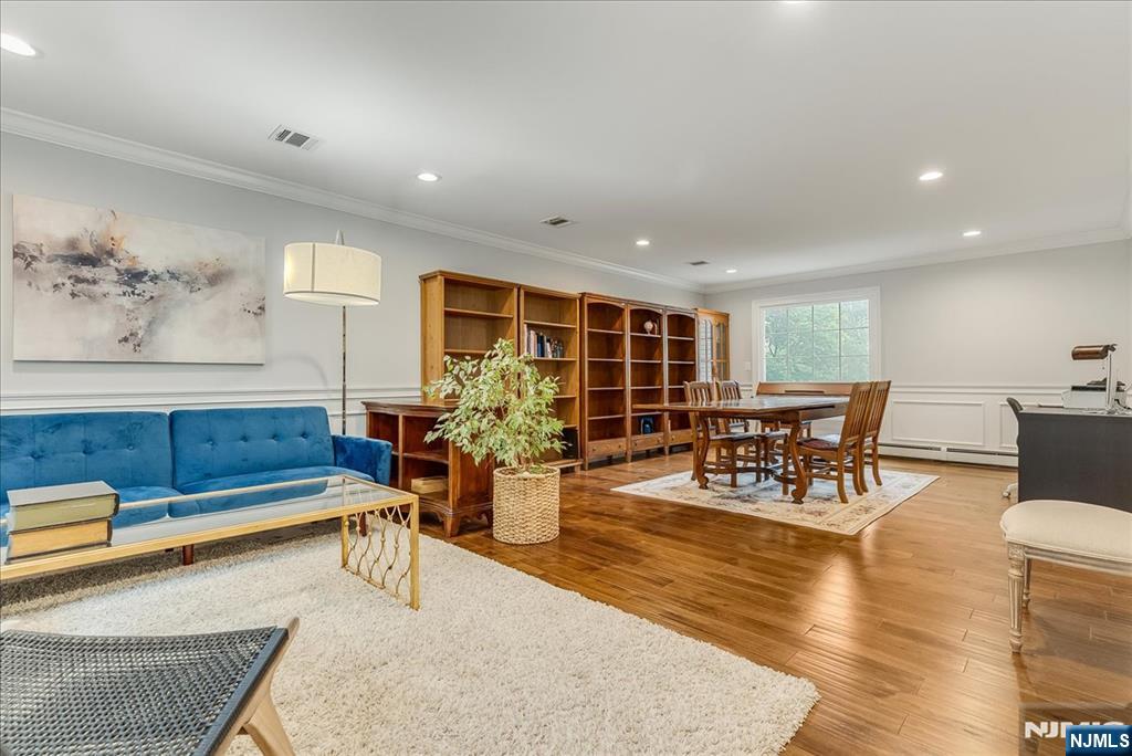 Upper Saddle River, New Jersey, 07458, United States, 4 Bedrooms Bedrooms, ,5 BathroomsBathrooms,Residential,Active,1964462