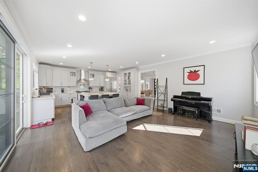 Tenafly, New Jersey, 07670, United States, 5 Bedrooms Bedrooms, ,5 BathroomsBathrooms,Residential,Active,1970990