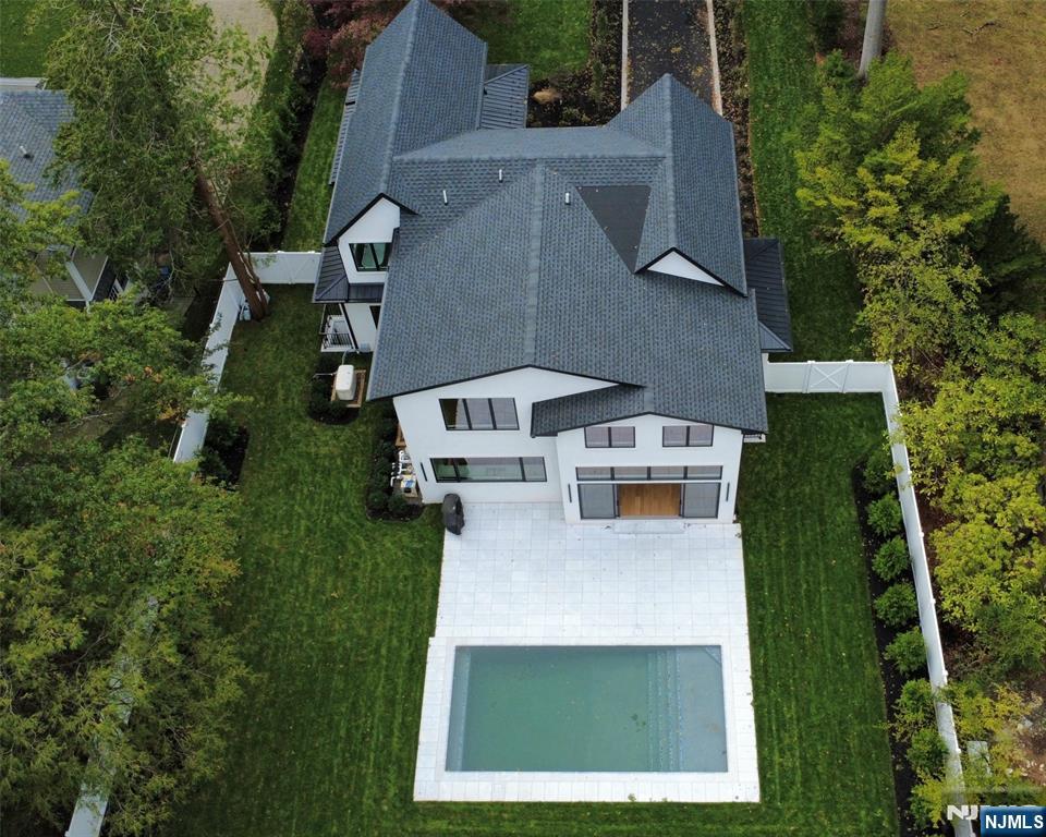 Tenafly, New Jersey, 07670, United States, 6 Bedrooms Bedrooms, ,7 BathroomsBathrooms,Residential,Active,1952304