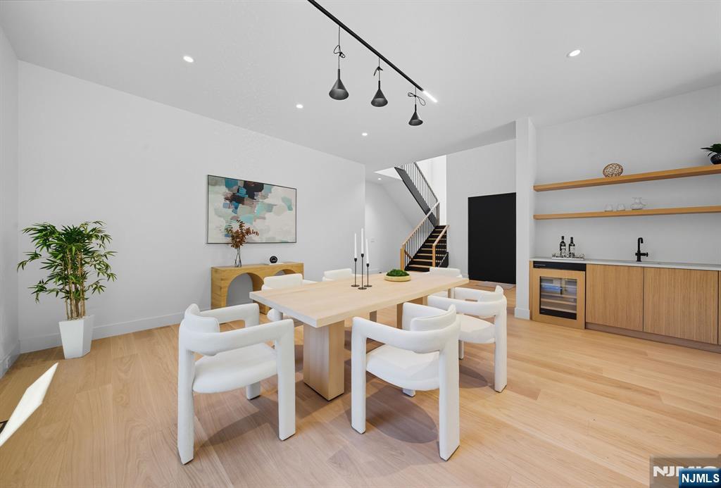 Tenafly, New Jersey, 07670, United States, 6 Bedrooms Bedrooms, ,6 BathroomsBathrooms,Residential,Active,1942348