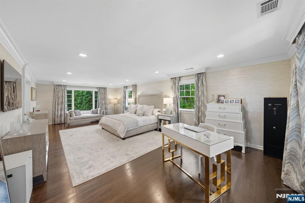 Tenafly, New Jersey, 07670, United States, 5 Bedrooms Bedrooms, ,7 BathroomsBathrooms,Residential,Active,1963399