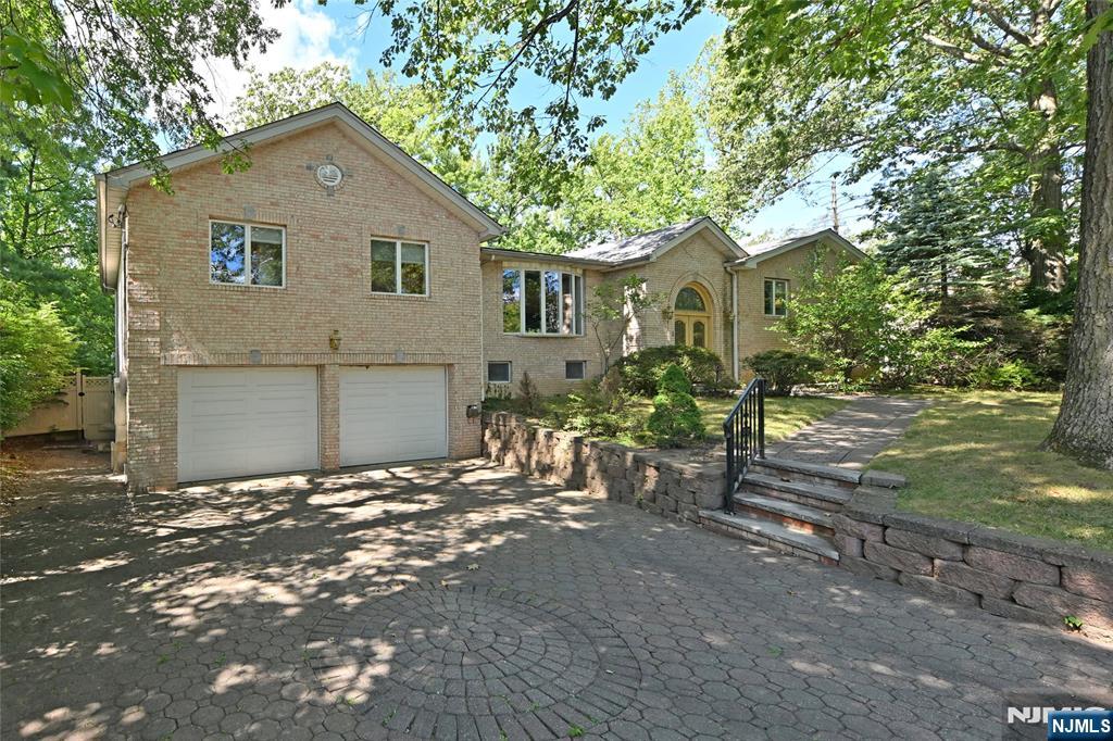 Englewood Cliffs, New Jersey, 07632, United States, 5 Bedrooms Bedrooms, ,4 BathroomsBathrooms,Residential,Active,1929465
