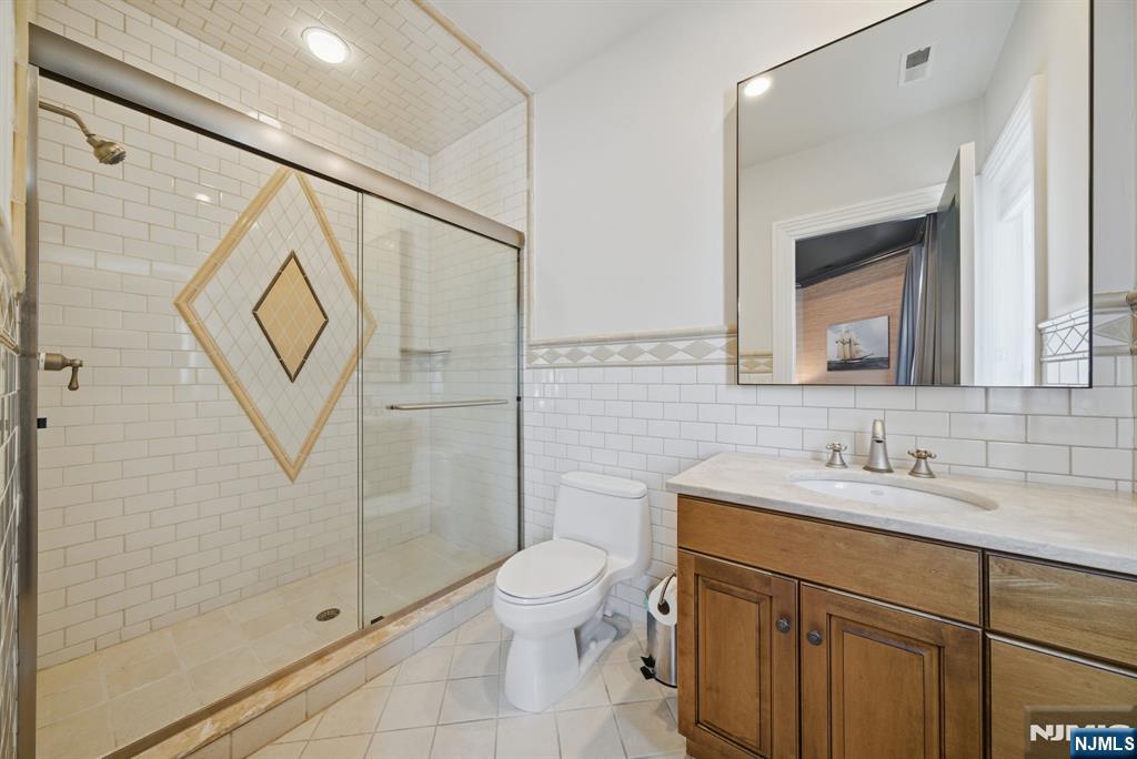 Cresskill, New Jersey, 07626, United States, 6 Bedrooms Bedrooms, ,8 BathroomsBathrooms,Residential,Active,2012941