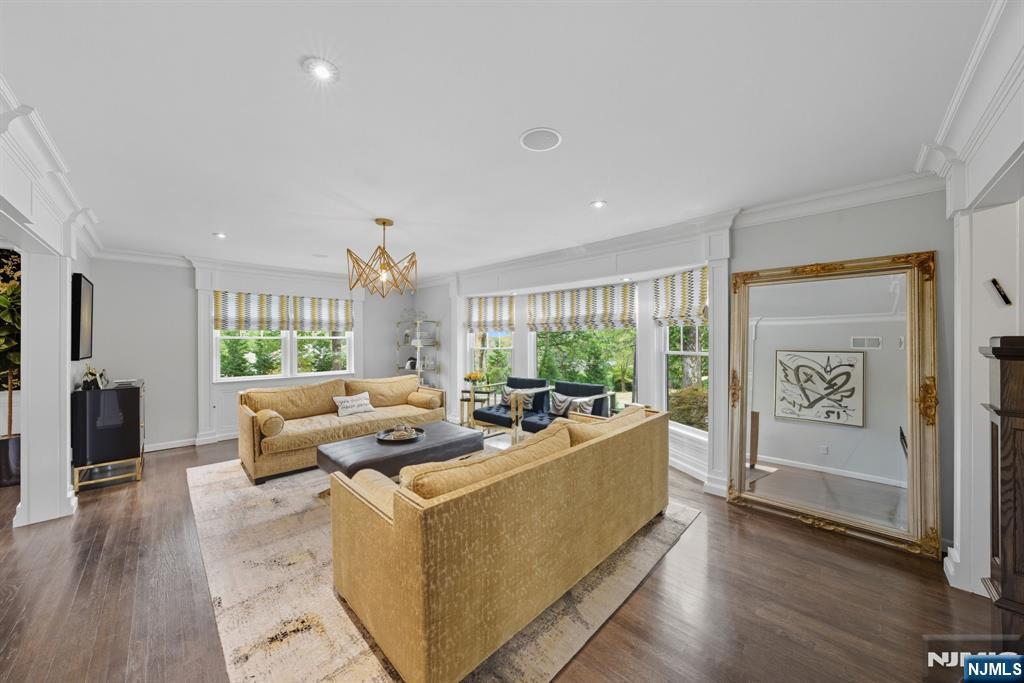 Tenafly, New Jersey, 07670, United States, 5 Bedrooms Bedrooms, ,7 BathroomsBathrooms,Residential,Active,1963399