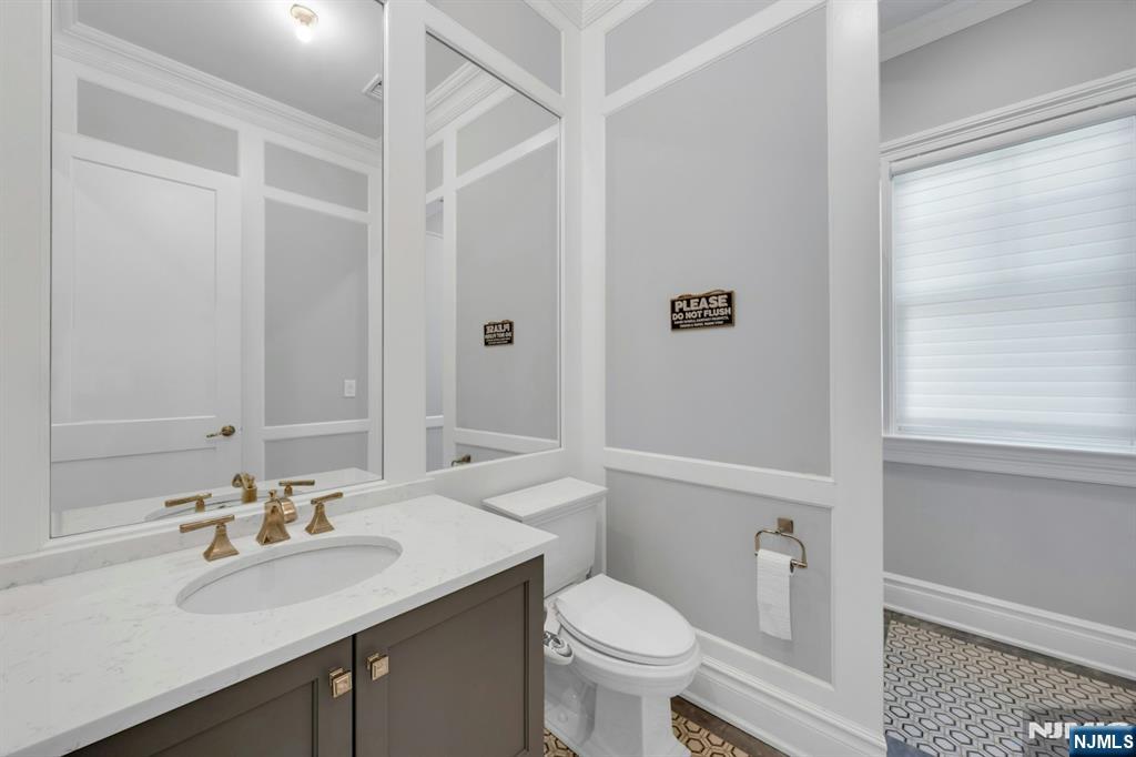 Upper Saddle River, New Jersey, 07458, United States, 5 Bedrooms Bedrooms, ,7 BathroomsBathrooms,Residential,Active,1945224